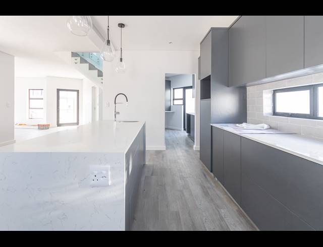 4 BEDROOM FREEHOLD FOR SALE IN SANDOWN